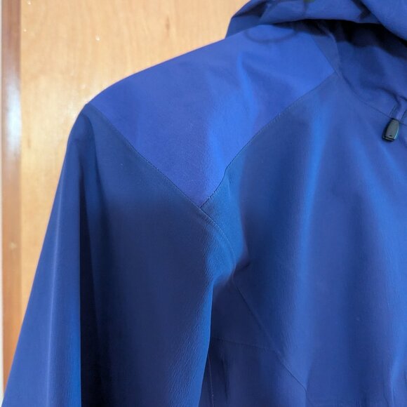 Arc'teryx Women's Alpha AR Jacket, Small, Blueish Purple - Picture 5 of 16